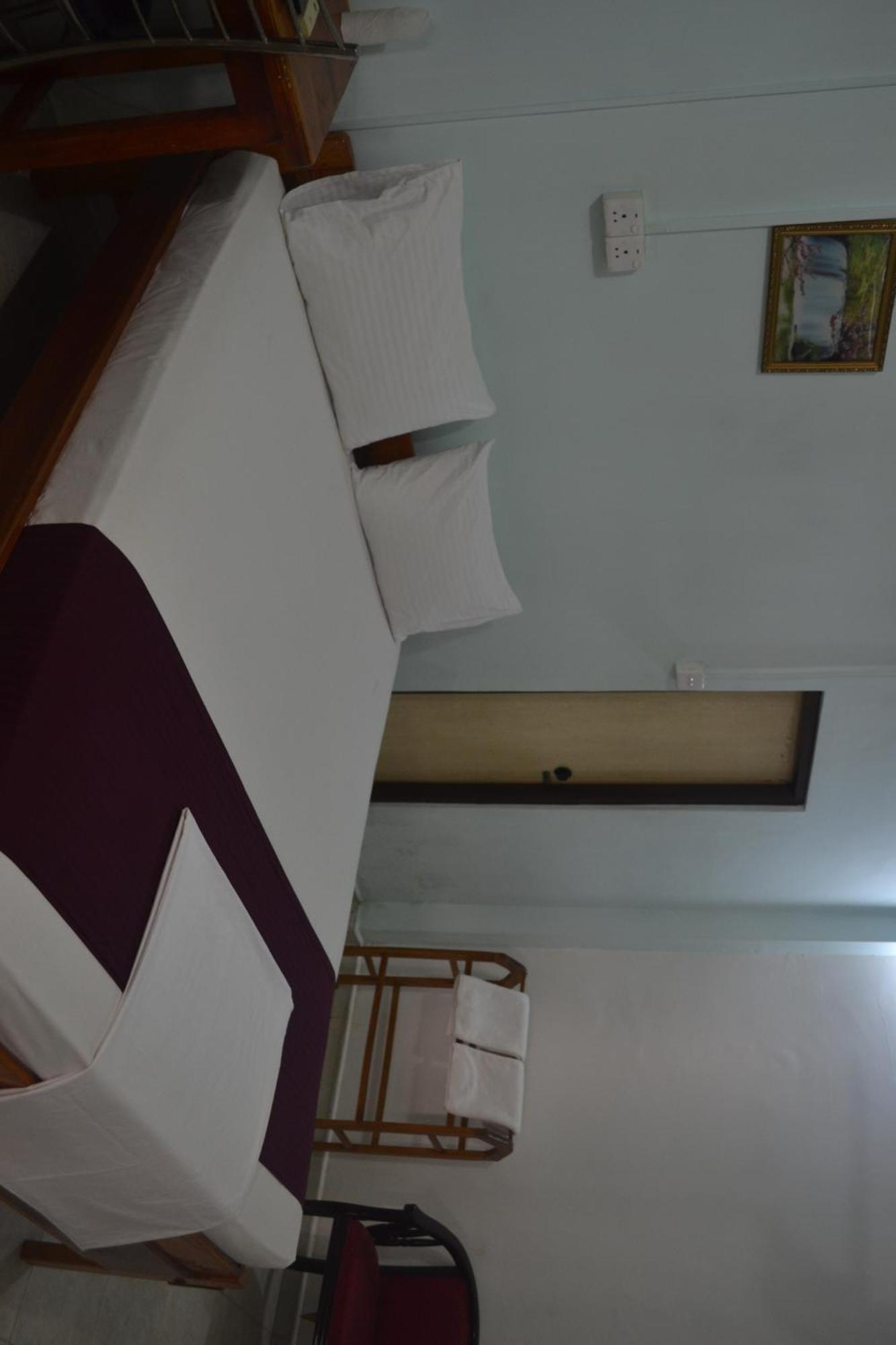 Gnaanams Hotel And Restaurant Jaffna Exterior photo