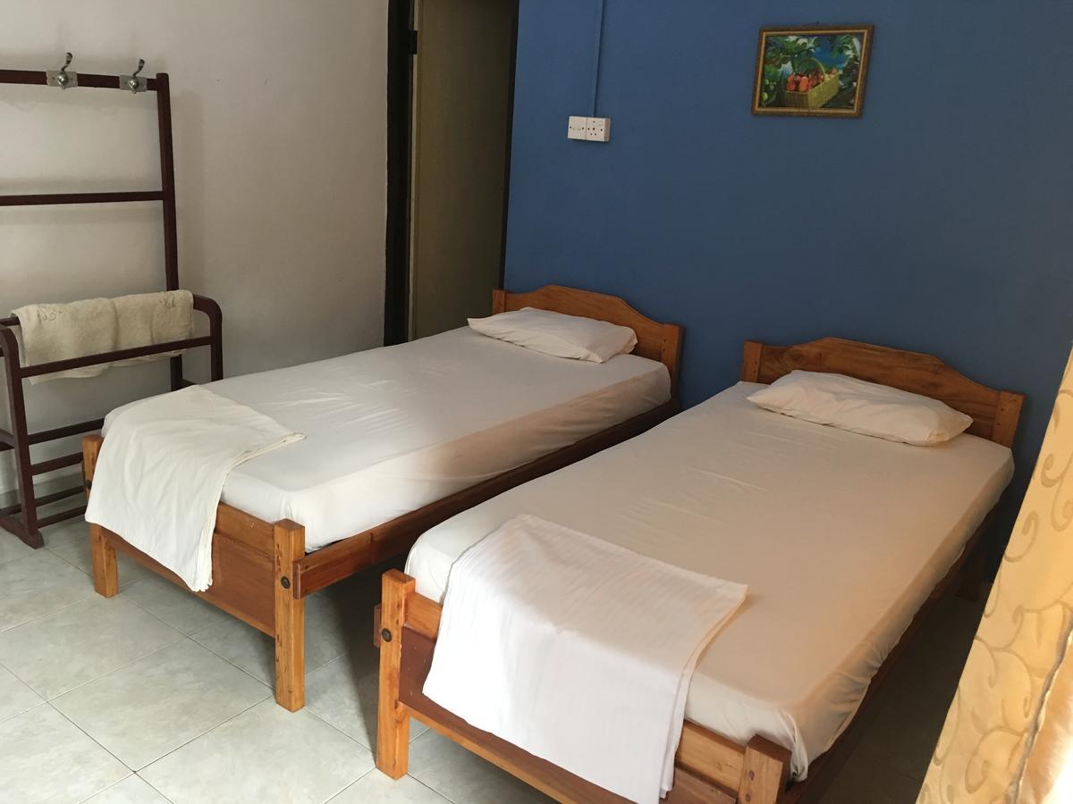 Gnaanams Hotel And Restaurant Jaffna Exterior photo