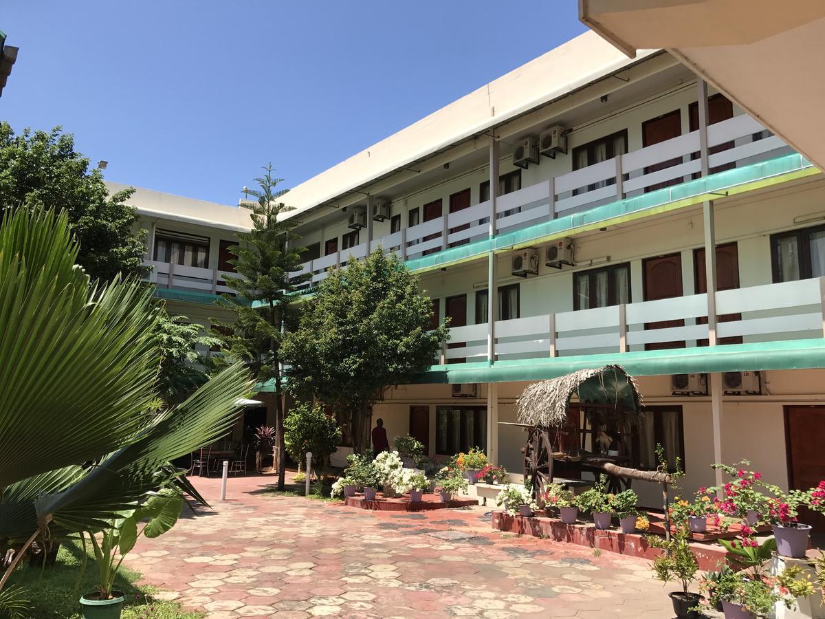 Gnaanams Hotel And Restaurant Jaffna Exterior photo