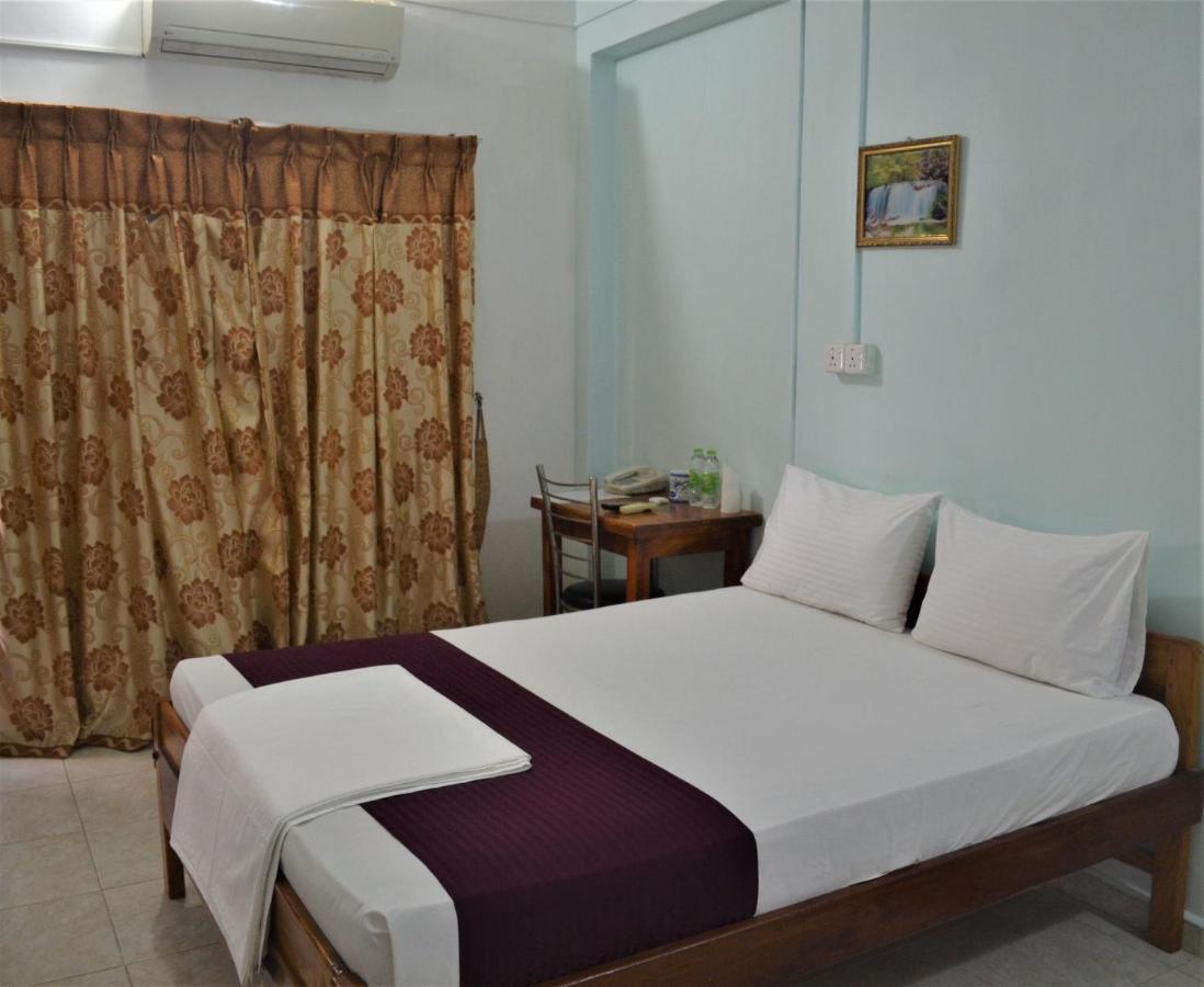 Gnaanams Hotel And Restaurant Jaffna Exterior photo